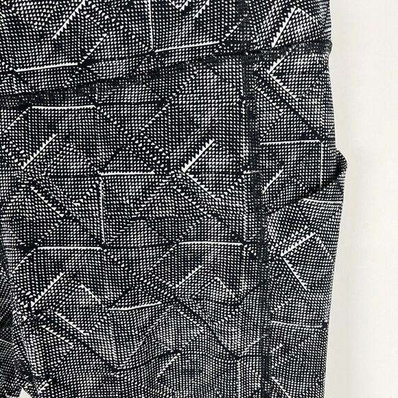 LULULEMON Pace Rival Crop 22" Pants Formation Alpine White Black Mesh Sz 6​​​ - Picture 6 of 7